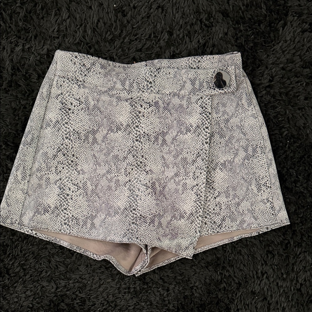 Haute Monde Gray Snakeskin Skorts